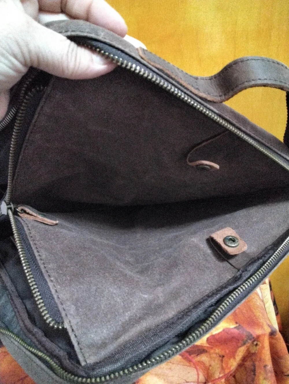 Classic Weathered look Canvas Messenger Bag in Dark Brown NWT